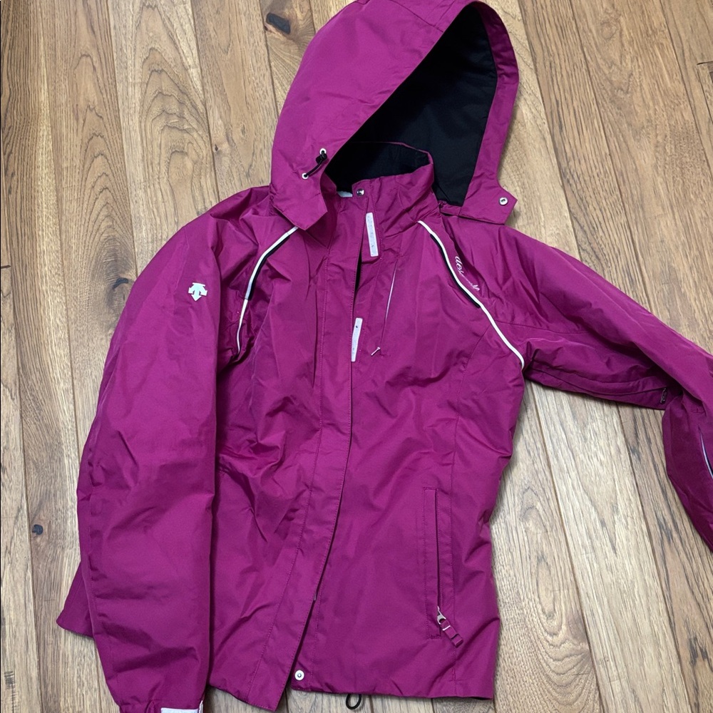 Descente Fuschia Women’s Ski Jacket with White Accents with Removable Hood